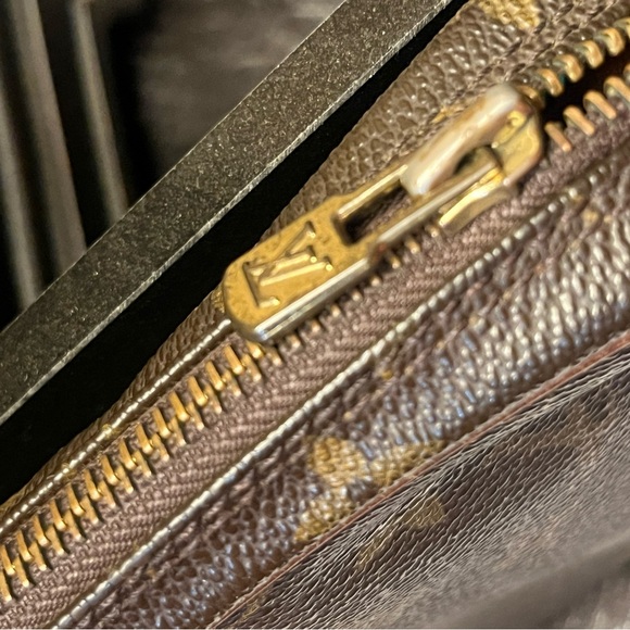 Louis Vuitton wristlet - Picture 4 of 4